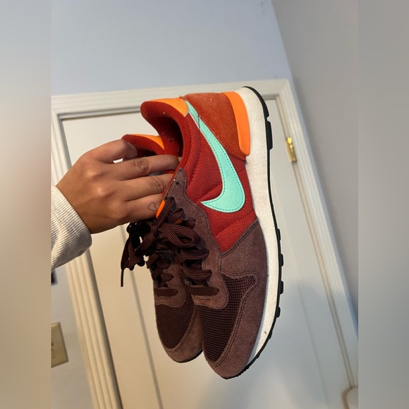 WMNS Nike Internationlist (Mahogany/Green Glow/ Total Orange) - Picture 4 of 5